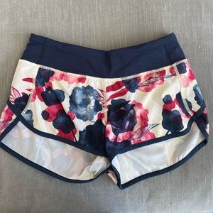 LULULEMON SPEED SHORTS. SIZE 4.